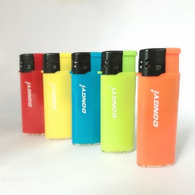 Материал POM Внешний водонепроницаемый зажигалка с US 20 / шт Образцы принимают OEM цвета